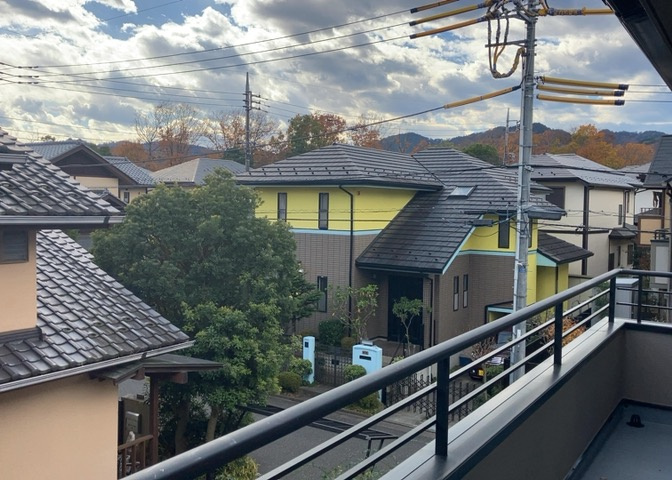 眺望を気にして物件を探す場合、前面に建物が建っていないか現地で確認しましょう！前面に建物があると景色はもちろん、日当たりや風通しにも影響が出てきます。住んだ時のことを想像しながら現地見学をしましょう。