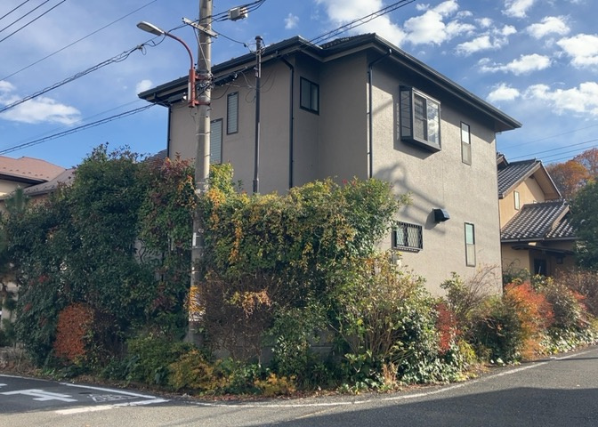 お持ちの車種によっては前面道路が広い方が便利でしょう。しかし、前面道路が広ければその分交通量が多くなるため、騒音などが気になる場合があります。実際に現地を見学し、周辺交通量や騒音などを確認しましょう！