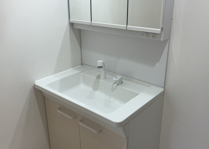 洗面化粧台では顔を洗ったり、身だしなみを整えることが本来の使い方ですが、用途によっては洗面化粧台に求められる機能が違ってくるため、ご自身や家族のライフスタイルに合ったものを選ぶことをおすすめ致します。