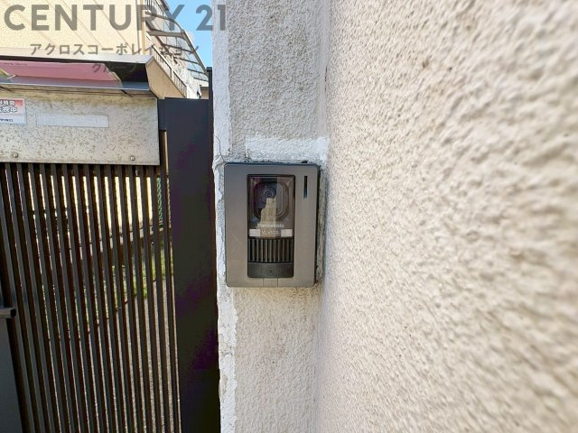 玄関前インターフォン