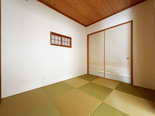 【リビング横の和室4.5畳】キッチンから目の届く場所に配置したお子様のお昼寝ごろごろ知育スペース◎◎まさに「あったら嬉しい」の人気上位スペース(^^♪