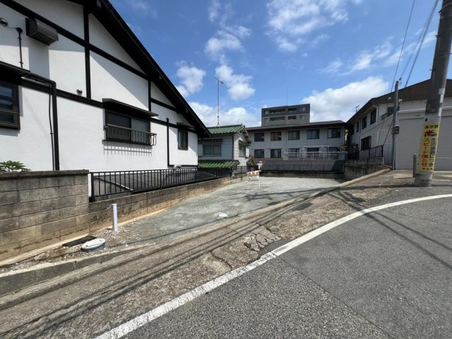 【現地土地写真】　土地面積30坪以上！南側からの陽光が差し込む明るいLDKや開放感のあるバルコニーなども検討可能。明るく快適なプランニングが叶います◎