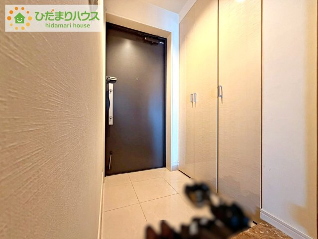 住まいの第一印象を決める玄関は、すっきりとした印象。　気持ちよくお客様をお迎えいただけます。