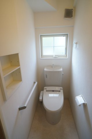 1階トイレ収納あり