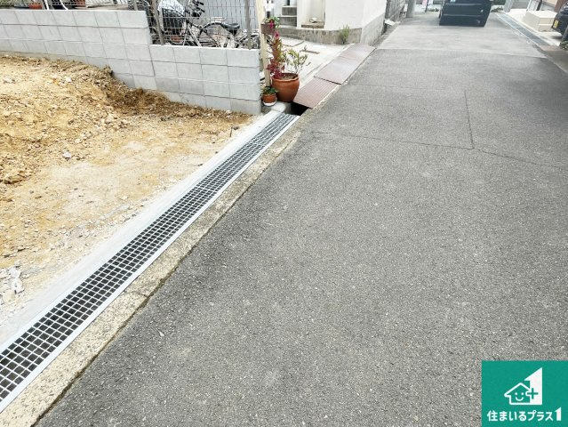 周辺は落ち着いた街並みの住宅地！子育てがしやすい住環境です！