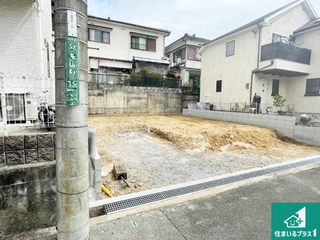 周辺は落ち着いた街並みの住宅地！子育てがしやすい住環境です！現地でしかわからない事もございます。是非一度ご覧ください。