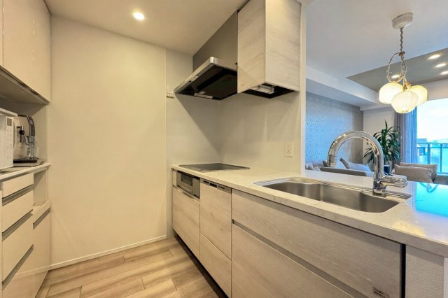 【キッチン】カウンターキッチンとなっており、景色を楽しみながらお料理していただけます◎