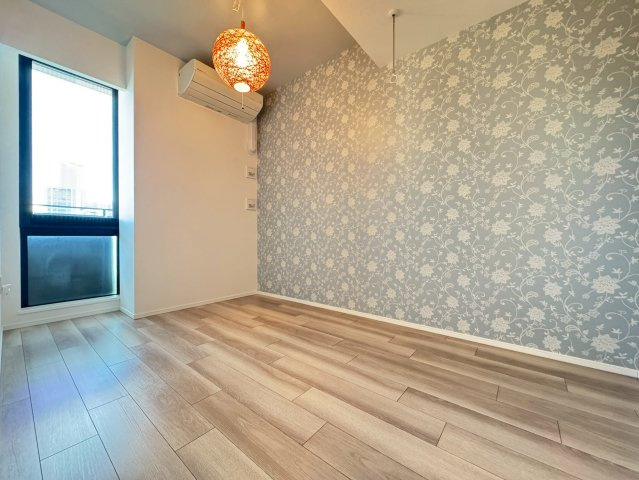 【洋室】約5.2帖の洋室◎窓があり陽当たり・通風良好です！