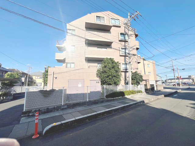 落ち着いた雰囲気の外観です