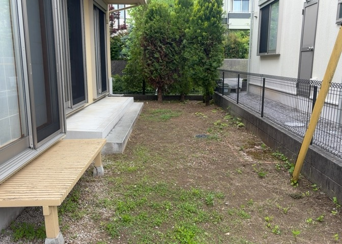 庭があることでガーデニングや家庭菜園はもちろん、こどもの遊び場やペットを放して遊ぶことができます。また、家の周囲に余裕があるということです。隣地との間があれば、十分な日当たりと、風通しが確保できます。