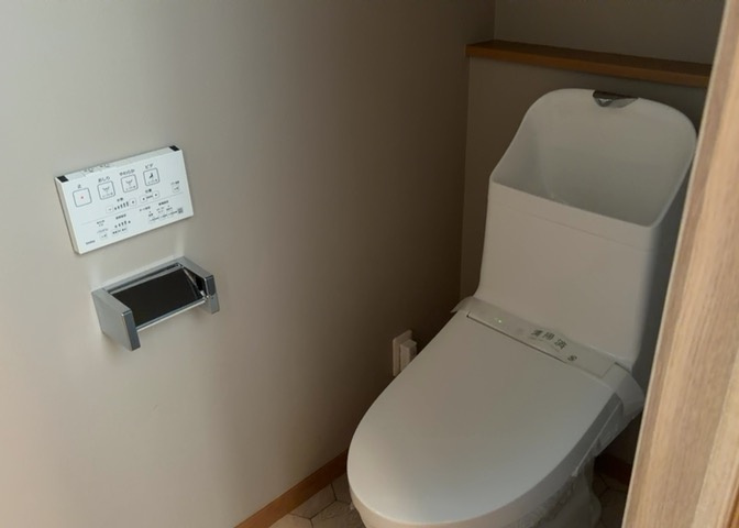 トイレは大きさや形、機能、抗菌性などが異なる多種多彩なタイプが各メーカーから出ています。それぞれに良さがあるため、事前にどういったタイプのトイレがいいのかをご家庭内で決めて、内見に行くといいでしょう。