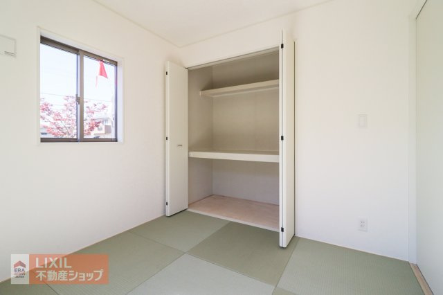 【収納】現地完成写真。1F和室の押し入れタイプ収納。収納力があり、たっぷり収納できます。