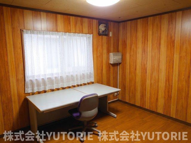 リビング前のエアコン付多目的創作室♪居住中家具消去しています