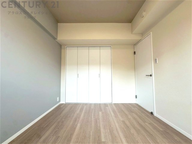 子供部屋…創造性や成長を促す遊びの空間を提供。学習や趣味に集中できる環境を整えます。個別のプライベートスペースは自己表現と自立心を育み、心地よい睡眠環境を整えリラックスできる場所を提供。