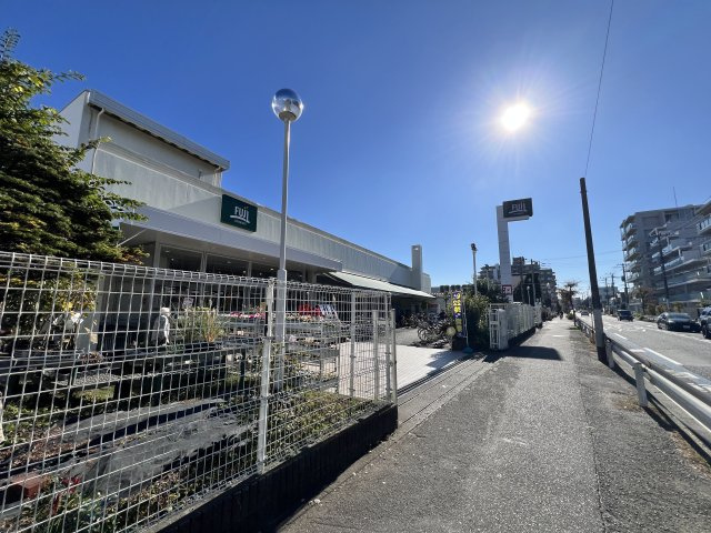 FUJIスーパーまで約160ｍ。買い物便利です