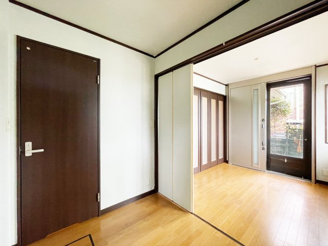 増築部分（1階南側）。住戸玄関と別の出入口が設けられています。