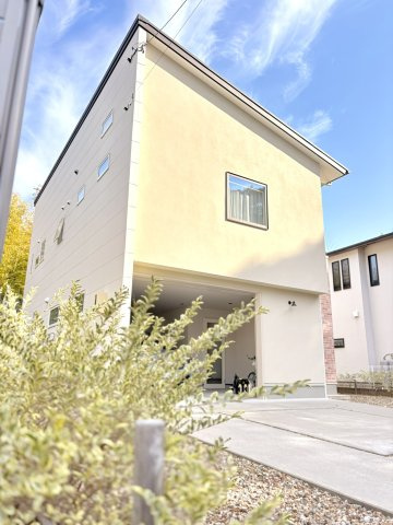 南向きの外観で静かな住環境です。