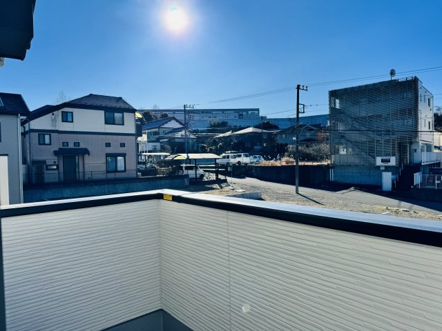 ～陽当たりの良いバルコニー　洗濯物がよく乾きそうです～
