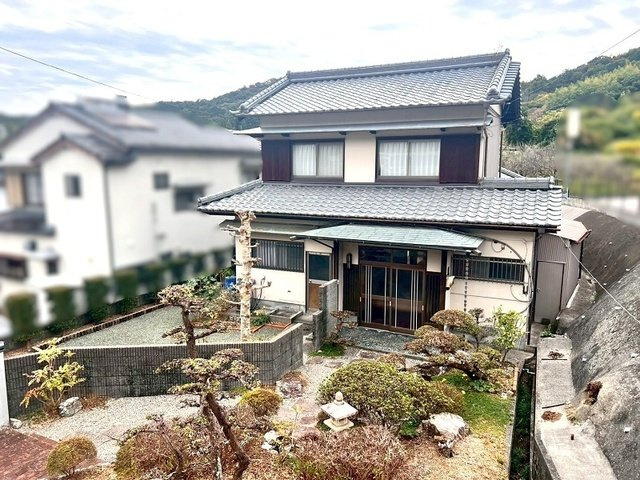 趣味の園芸や盆栽も楽しめる広々とした空間。