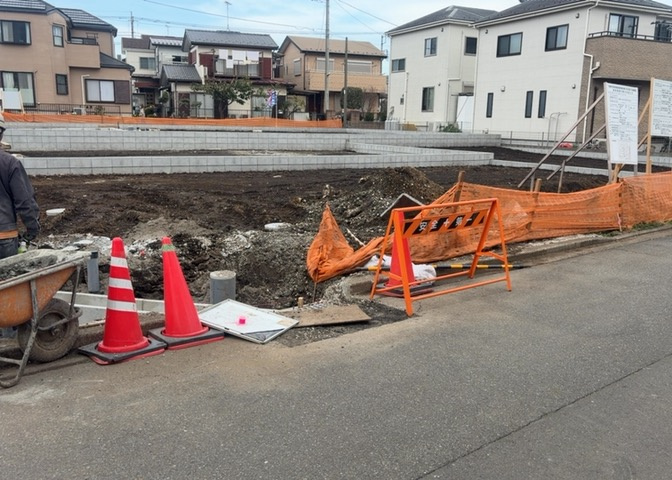 土地の形が極端に長細かったり、狭小地、あるいは道路との高低差がある傾斜地だった場合、後々売ろうとしても買い手がつかない場合もあります。後々、売却することになった時に価値の下がらない土地を選びましょう。