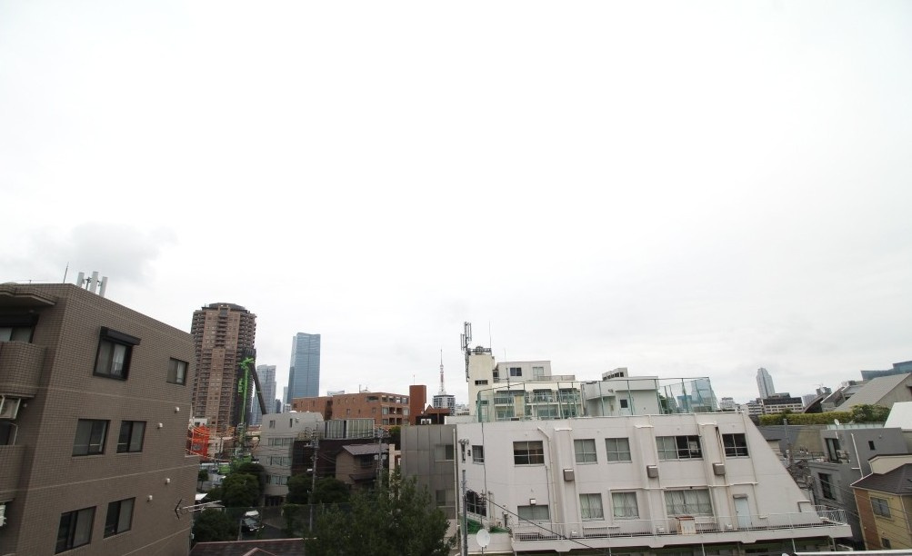 前面に遮るものがなく青空が広がる開放的な景色です！青空を眺めながら気持ちよく朝を迎えられますね♪
