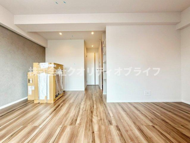 南側のクロスがアクセントクロスになっており、落ち着いた雰囲気をつくりだしております