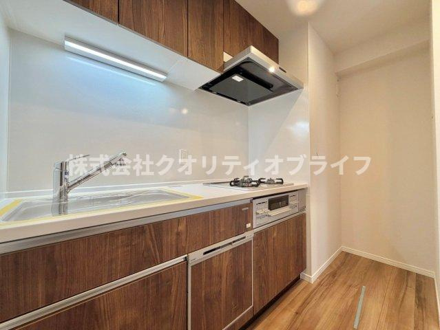 キッチンの奥の方には冷蔵庫置き場