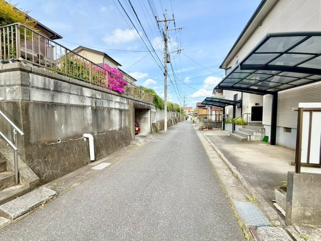前面道路含む現地写真です