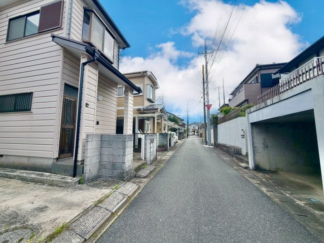 前面道路含む現地写真です