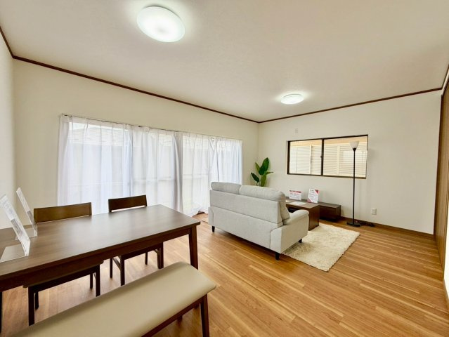 LDK約15帖♪ニトリの家具付き♪すぐに生活可能です♪