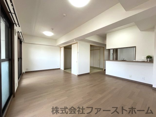 南向きの陽当たりが心地の良いリビング空間です。