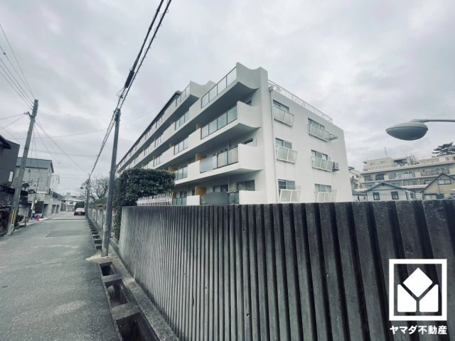 広々17帖のLDKが魅力。家族全員がリラックスできる、ゆったりとした快適リビングで温かい団らんの時間を。