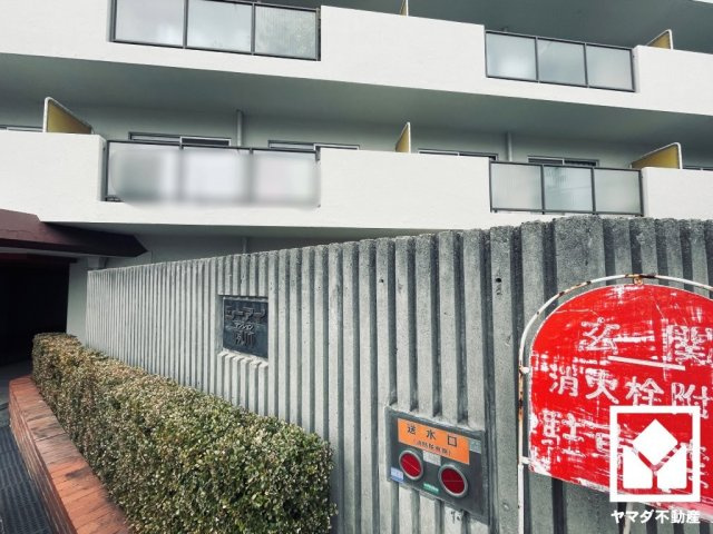 浴室には小窓が付いているので明るく、こもりがちな湿気もすぐ取り除くことができます。