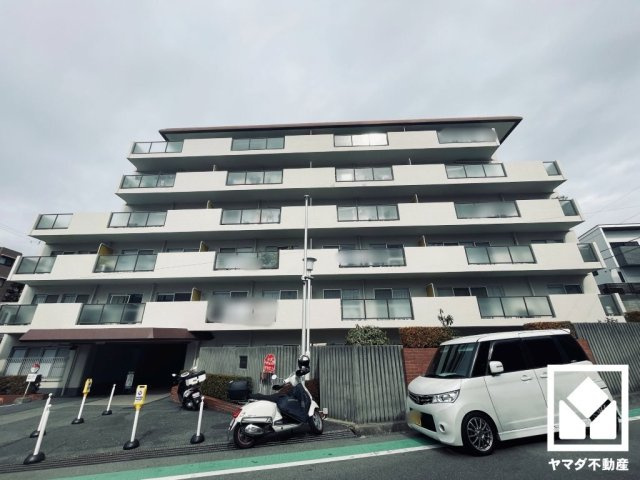トイレは温水洗浄便座付きで、季節を問わずいつでも温かい便座をお使いいただけます。