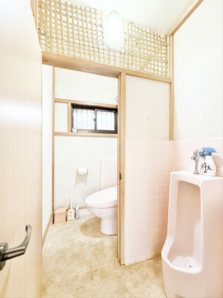 落ち着きを感じながらも、温かみがあるトイレです！　