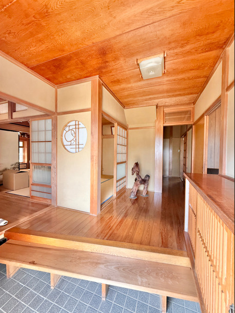 趣のある玄関！日本家屋の魅力が溢れる空間です！　
