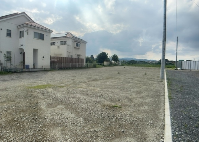 隣家の土地はどうなっているのか、生活利便施設が近くにあるのか、学校まで近いかなど、お客様のライフスタイルにあわせたイメージが重要です。また、近くにあると困る施設が近くにないかも確認するといいでしょう。
