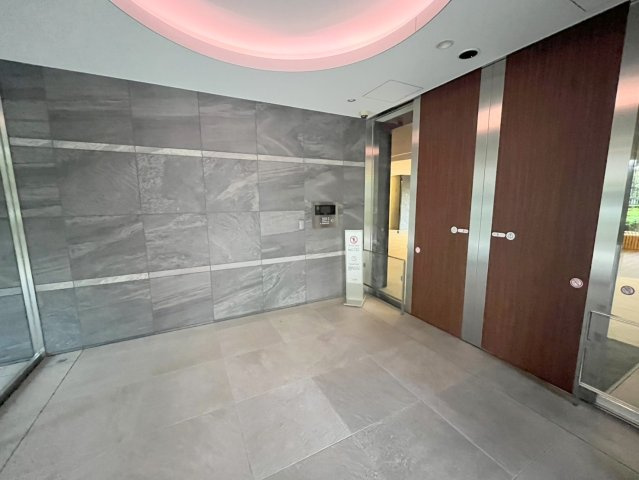共用部・防犯カメラ付きエントランス