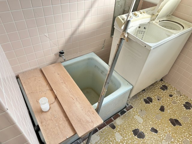 作業後などの利用に便利な、独立した配置の設備です