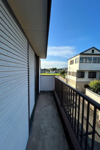 暖かな日差しのふりそそぐバルコニー