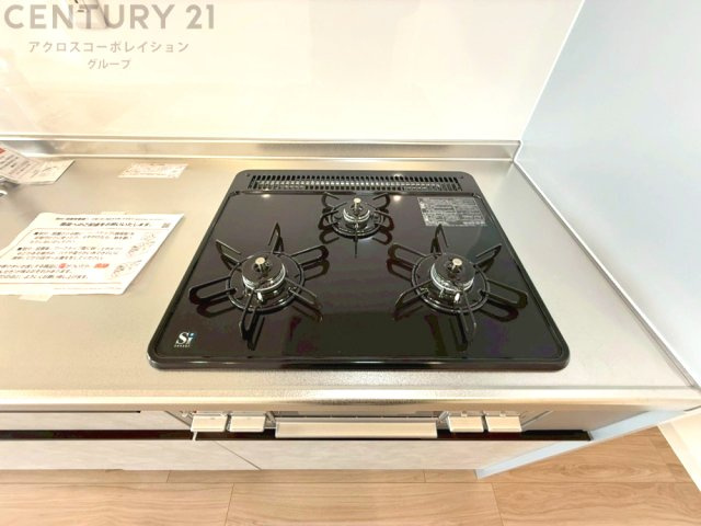 多数の調理器具を同時に使用でき、料理の効率化が可能。省エネで節約になり、様々な料理スタイルに適応できます。また、火力調整が独立しており、手入れや掃除もしやすく、今よりもっとお料理が楽しくなるかも。