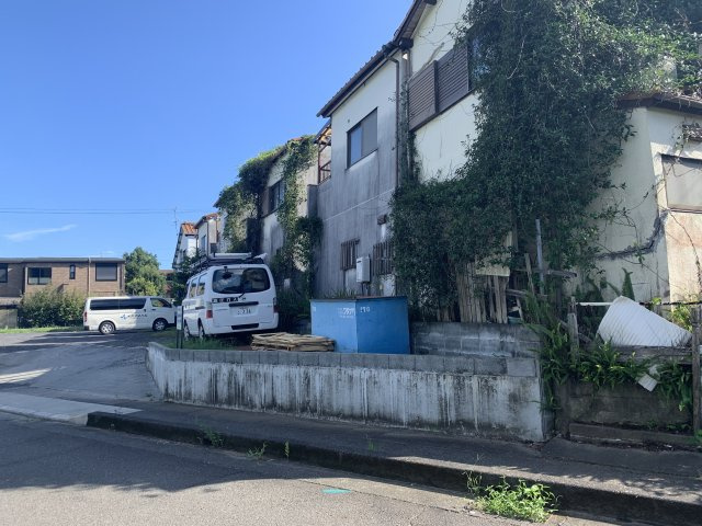 裏は開けていて眺望も良さそうです