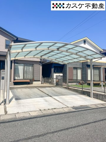 駐車場は並列3台分♪しっかり土間も打ってあります！