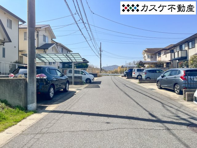 広々全面道路！団地内なので交通量が少ないのも魅力です！