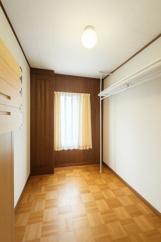 個人の部屋や寝室として使える洋室です