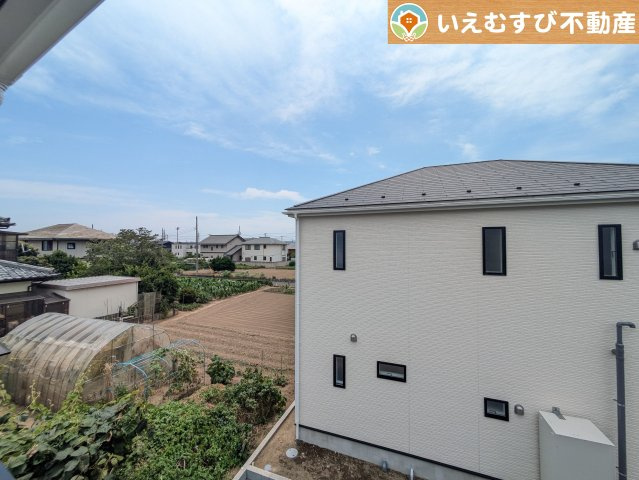 高い建物が無く開放感のある展望　バルコニーからの展望も開けていて閑静な住宅地が望めます。日当りも良いですね♪