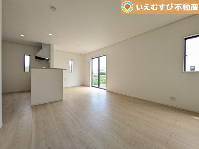 ご家族みんながゆったりくつろげるリビング　ゆとりの空間でくつろいだり遊んだり、家族の時間が楽しみですね♪