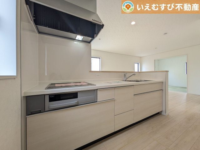 機能性収納性に溢れるキッチン　収納もたっぷり付いていてすっきり片付く！毎日楽しくお料理が出来そうです！