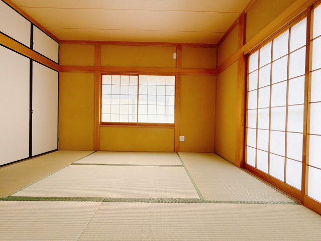 ■1階和室｜和室でしか味わえない畳ならではの香りや素材で和のやすらぎを感じてください♪休日はお子様とお昼寝するのにも最適です！
