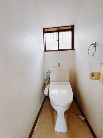 ■トイレ｜1階・2階にトイレをご用意しております♪窓付きなので常に換気もでき、いつでもきれいを保てます♪